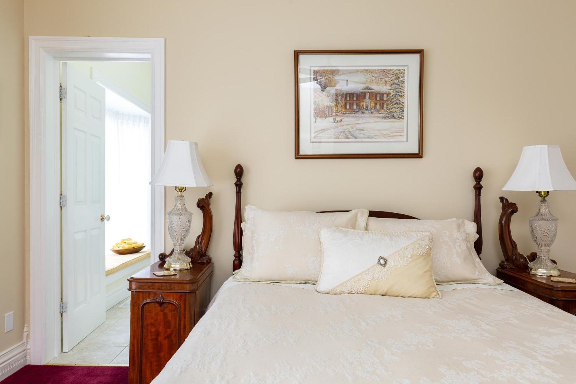 Greystone On Golden Lake Deacon Room photo