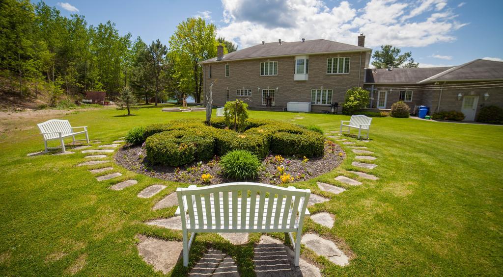 Greystone On Golden Lake Deacon Exterior photo